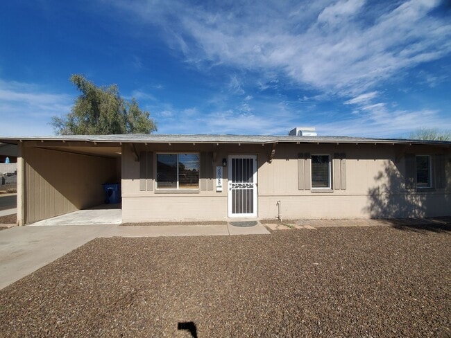 Building Photo - 4 bedroom, 1.5 bath - North Phoenix - Big ...