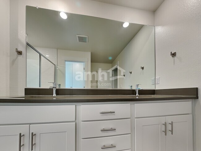 Building Photo - 3985 Ryedale Wy