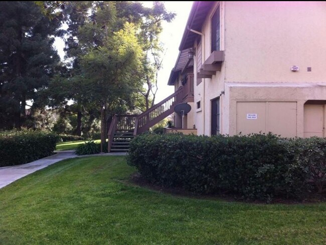 Building Photo - Minutes to the beach - Del Mar Villas -  available now