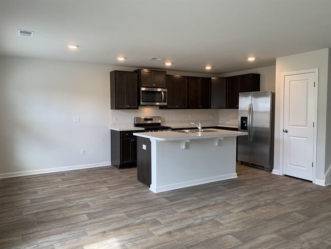 Building Photo - 235 Spencer Cir