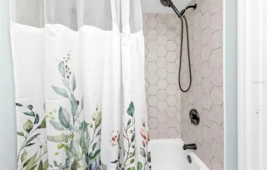 Primary Bath - 21287 Gertrude Ave