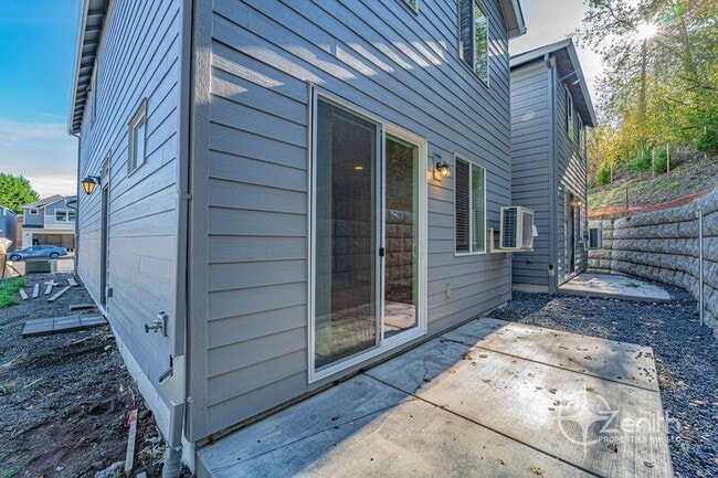 Building Photo - 4916 NE 2nd Ct