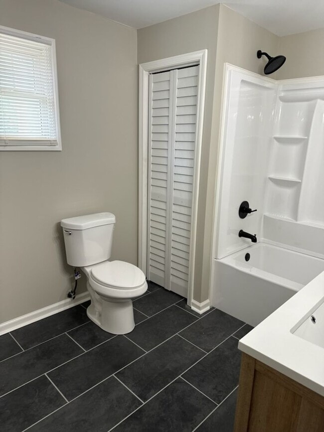 Building Photo - New Renovated Beauitful Home
