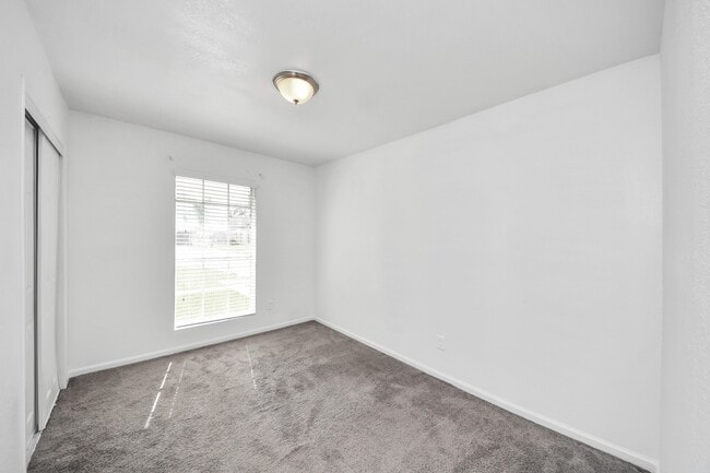 Building Photo - 7410 La Pl Dr
