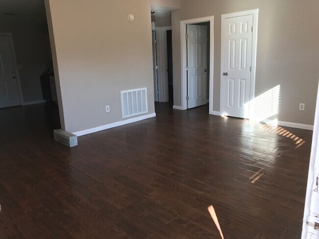 Building Photo - 859 Meadowlark Circle