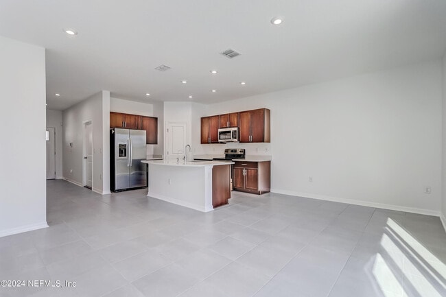 Building Photo - 13115 Annie’s Walk Dr