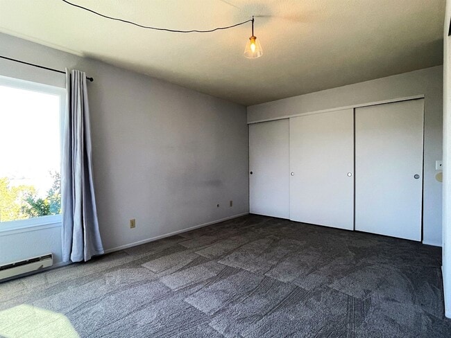 Building Photo - 515 Headlands Ct