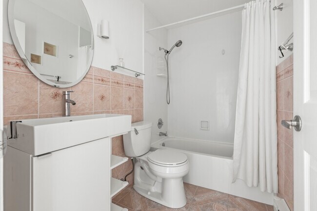 Building Photo - 201 N Waters Edge Dr