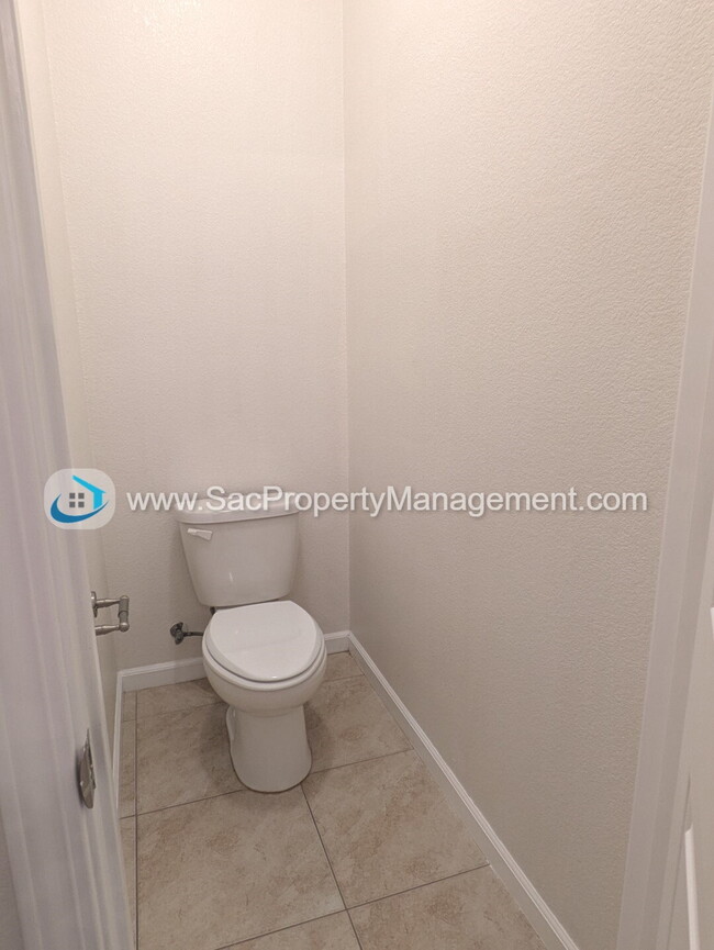 Building Photo - Amazing 4 Bedroom 2 Bathroom Home in a Qui...