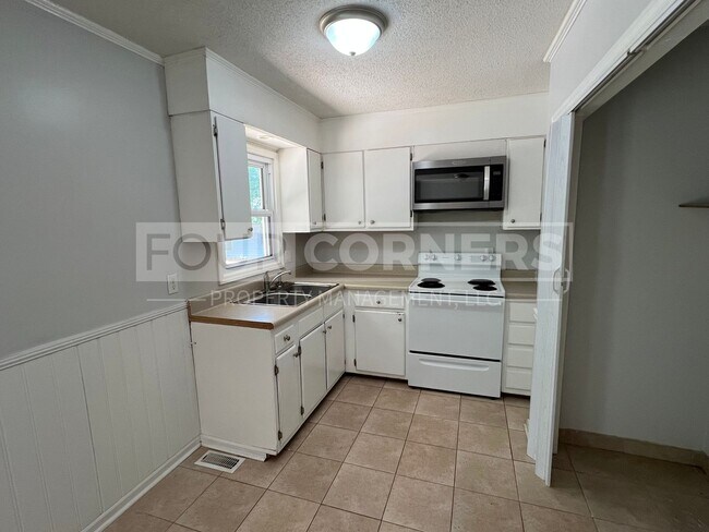 Building Photo - 1409 Waterloo Dr