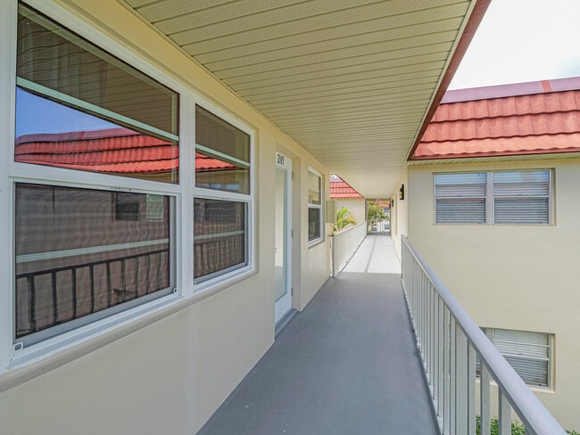 Building Photo - 74 Royal Oak Ct