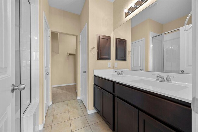 Building Photo - 2880 Donnell Dr