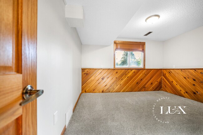 Building Photo - 3160 Walnut Grove Ln N