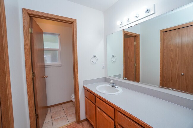 Building Photo - 265 N Paradise Ave