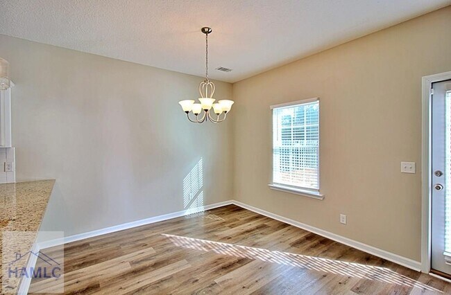 Building Photo - 33 Daylily Ct