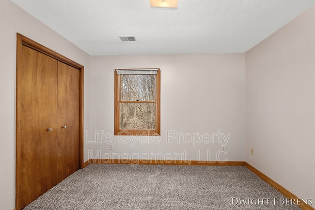 Building Photo - 6705 North Dr