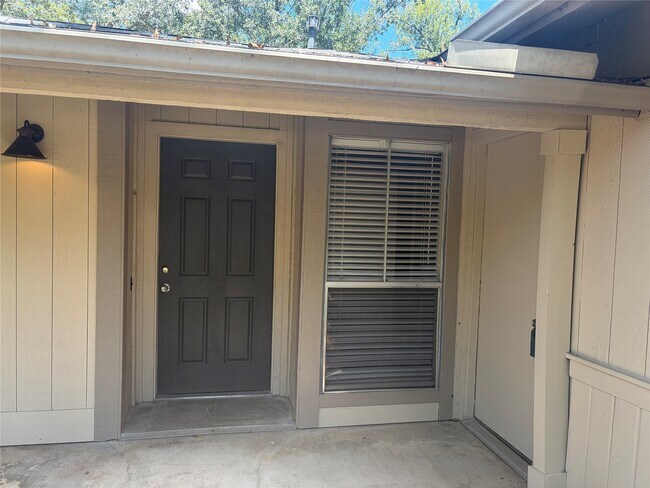 Building Photo - 9 Wolfhound Ln