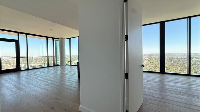 Building Photo - 610 Davis St