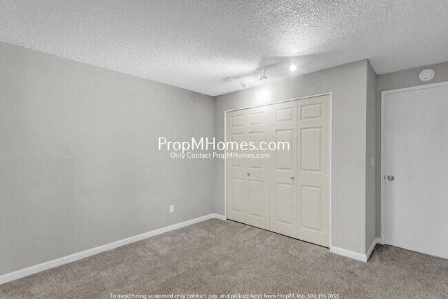 Building Photo - Updated Condo in Westlake Village – Privat...