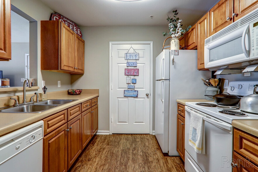 Building Photo - Riverwood Apartments