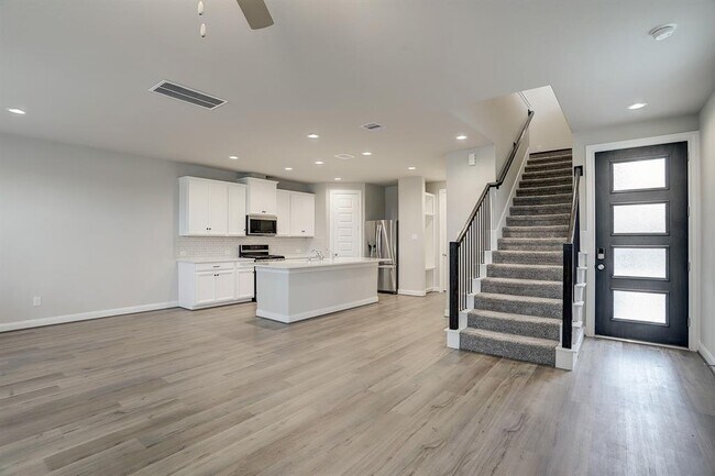 Building Photo - 9838 Magnolia Village Ln