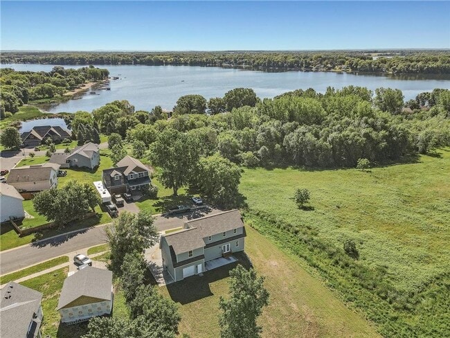 Building Photo - Rare 3 bed 4 bath no upgrade left out! 2 full kitchens, great views, dont miss out!