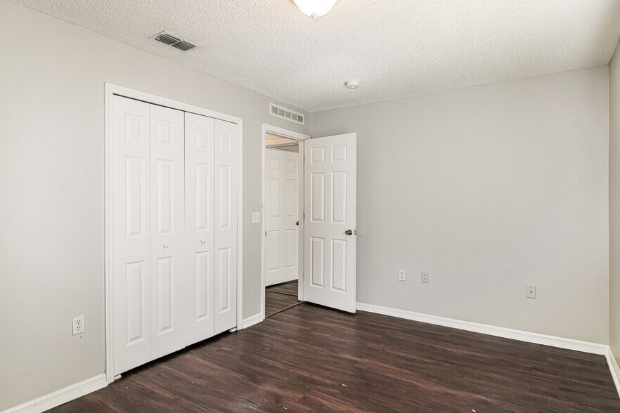 Building Photo - 4088 Everett Ave