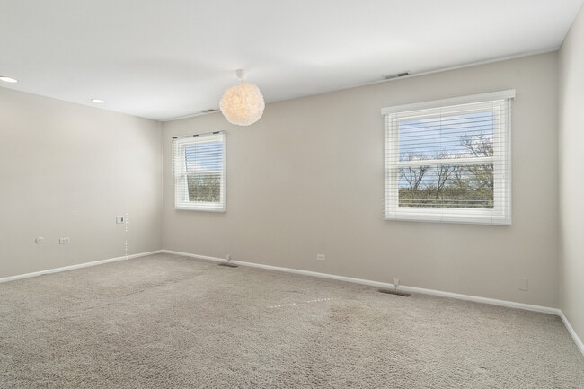 Building Photo - 10 Fairview Ave