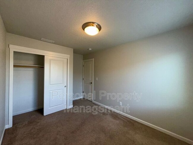 Building Photo - 5839 NE 56th Pl