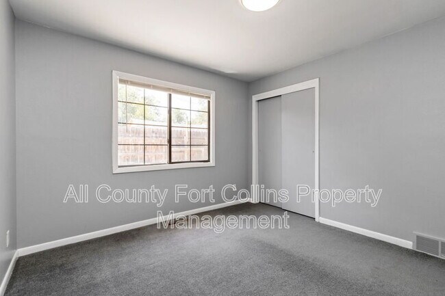 Building Photo - 817 E Laurel St