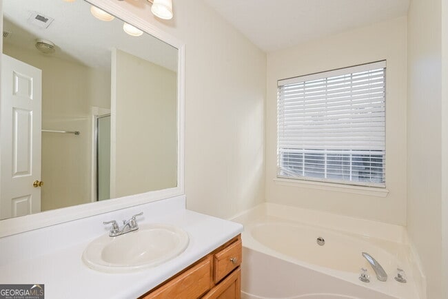 Building Photo - 2770 Lake Park Ridge W