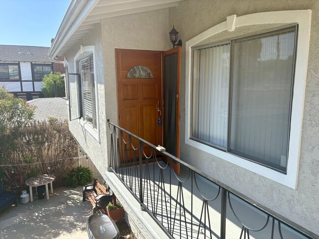 Building Photo - Great Santa Monica Location! Walking Dista...