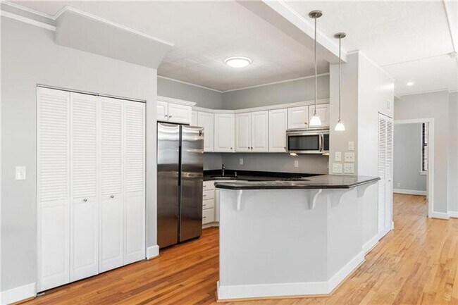 Building Photo - 1214 Bingham St