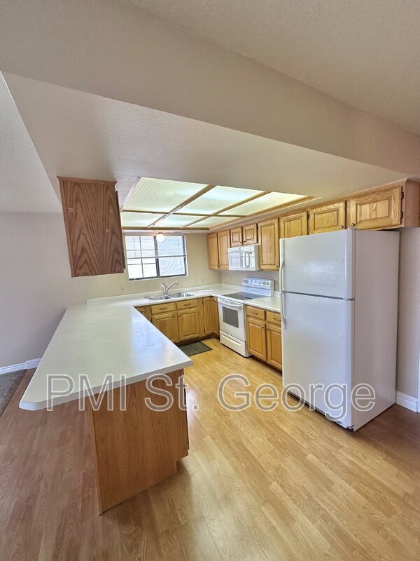 Building Photo - 55 E 600 S