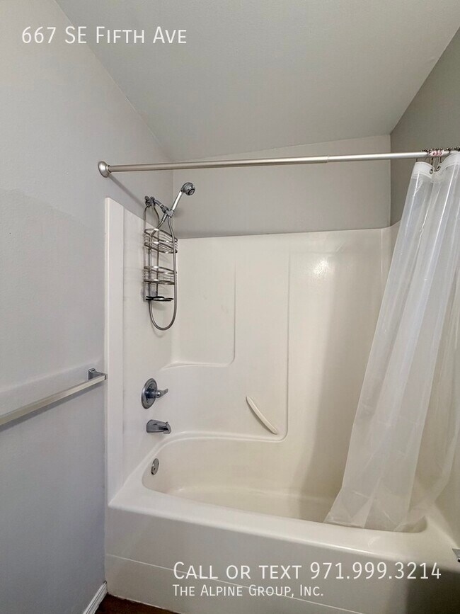 Building Photo - 667 SE Fifth Ave-