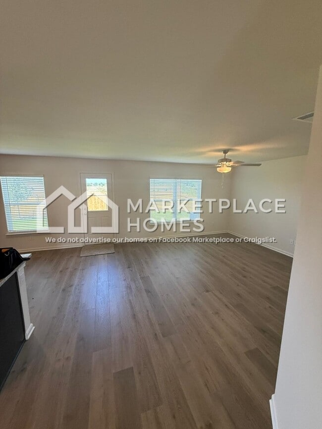 Building Photo - 904 Crimson Wolf Rd