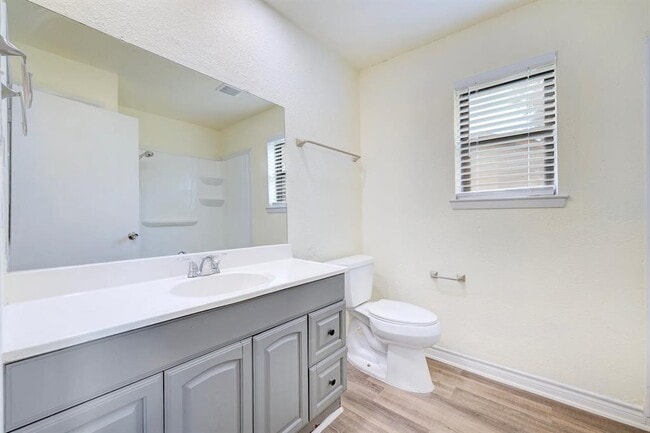 Building Photo - 200 Woodmont Dr