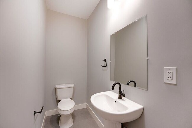 Building Photo - 389-391-391 Berkeley Rd