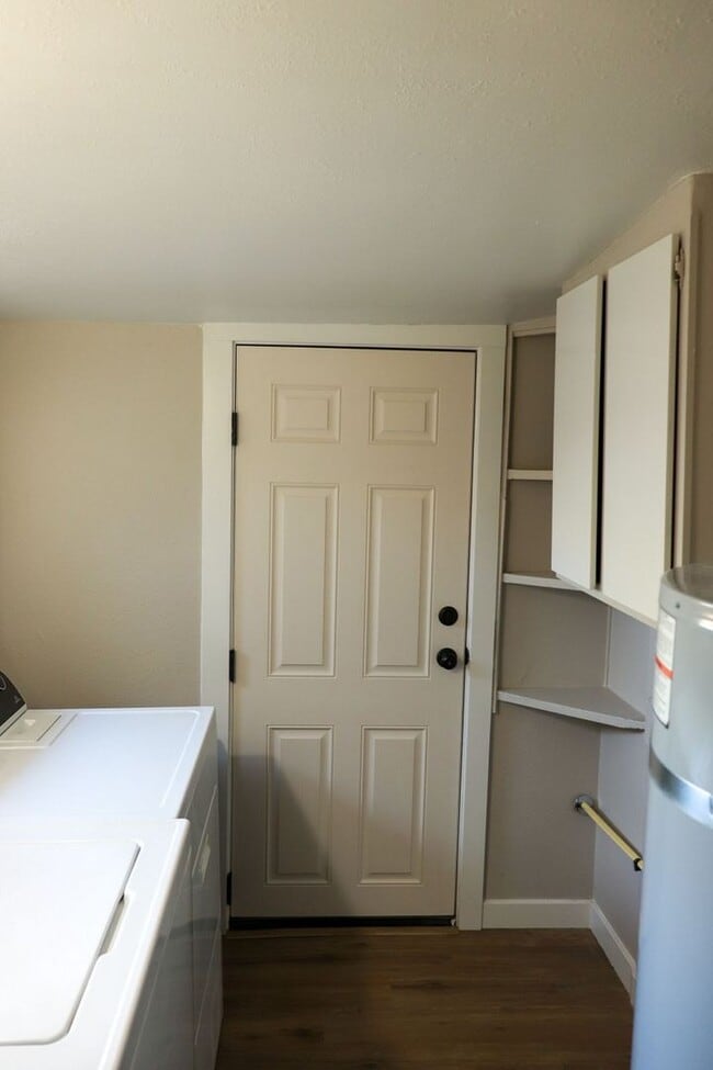 Building Photo - 3 Bedroom Single Family Home in Klamath Falls