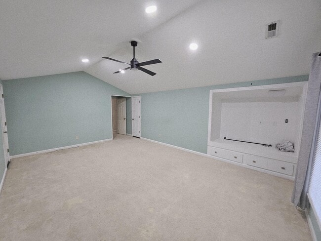 Building Photo - 208 E Bend Ct