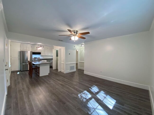 Building Photo - 205 Park Ridge Dr