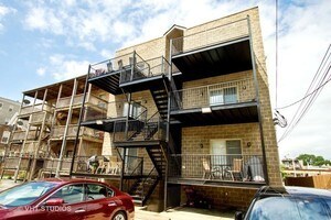 Building Photo - 4417 S Calumet Ave