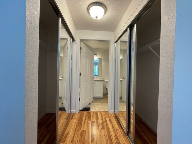 Building Photo - 2Bd/2Ba in Bethany Condo with Garage ~ Washer/ Dryer in Unit ~ Top Floor ~ Community Pool!!!