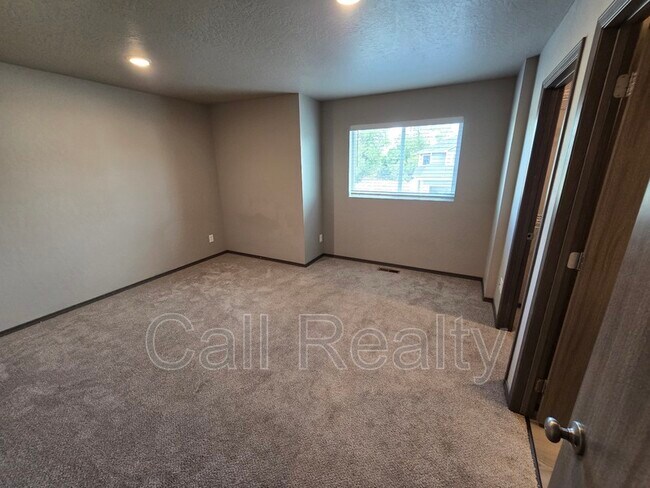 Building Photo - 9618 E Nixon Ln