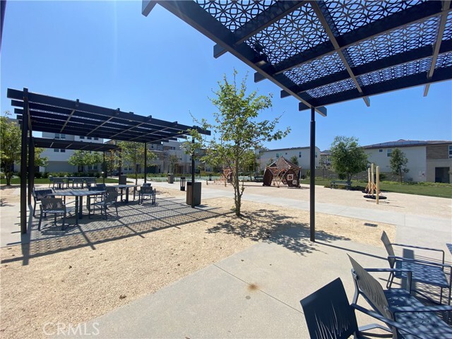 Building Photo - 160 Longden