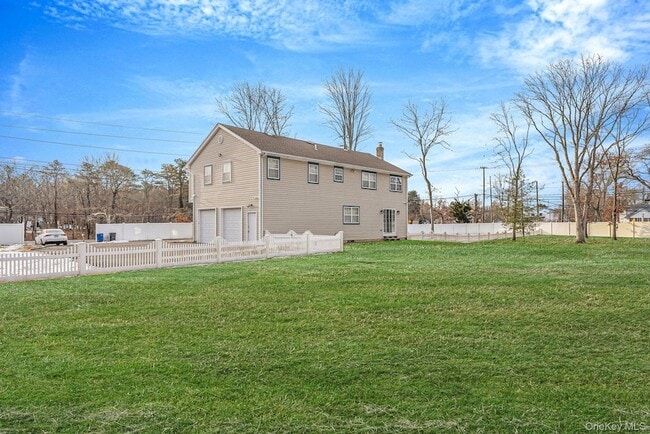 Building Photo - 475 Old Country Rd