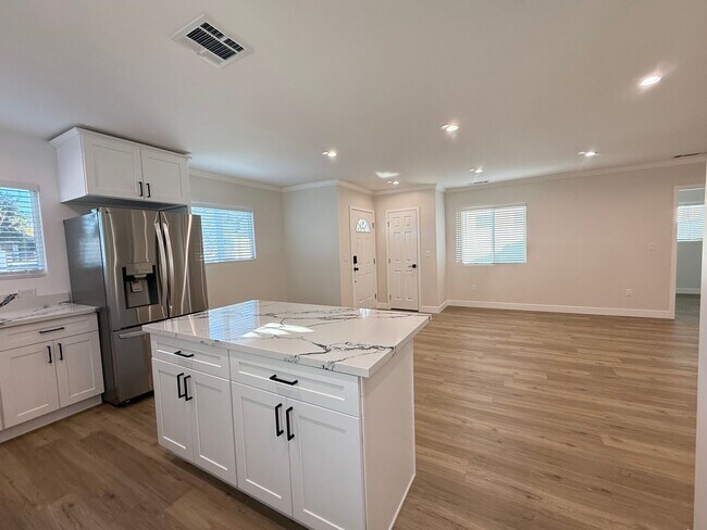 Building Photo - Brand new home 3/2 in prime Sylmar area