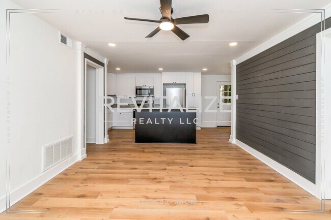 Building Photo - 2365 Sybel Dr