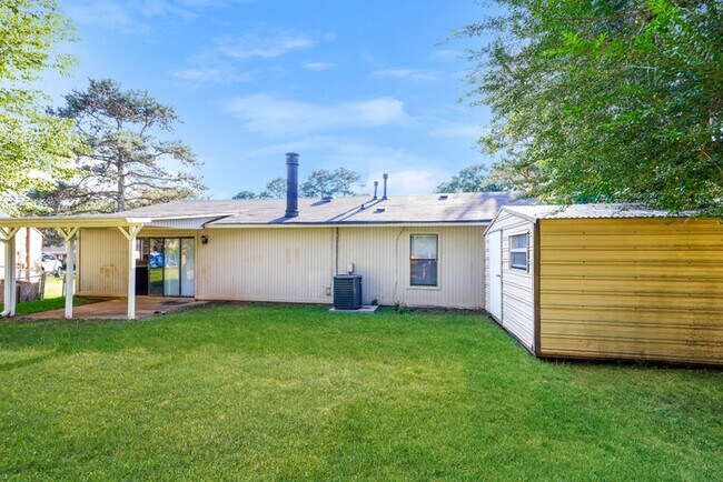 Building Photo - Stunning 3 Bedroom Home in Millbrook, AL!