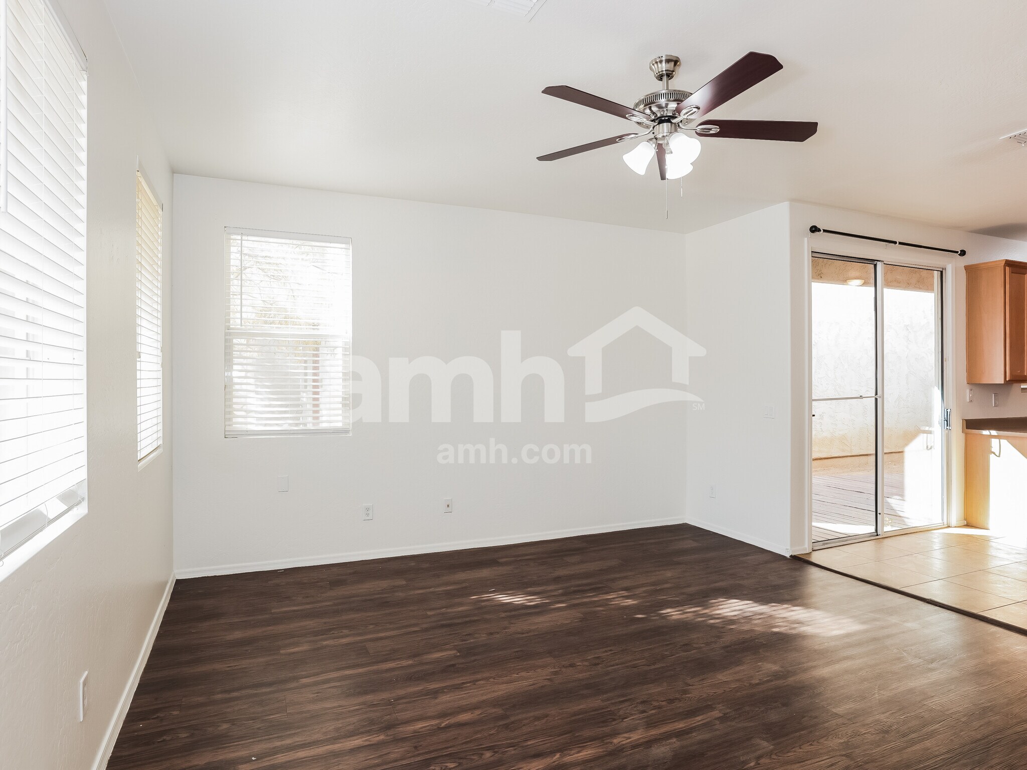 Building Photo - 10010 W Winslow Ave